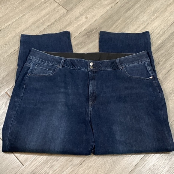 Lane Bryant Mid-Rise Wide Leg Stretch Ankle Jeans     size 28T - Picture 5 of 8